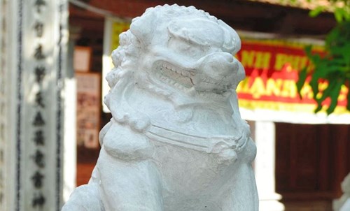 Những con sư tử đá kiểu dáng dữ tợn mang phong cách Trung Hoa 