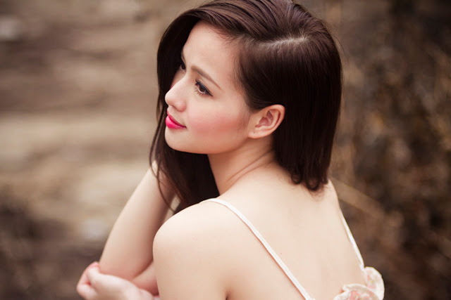 Tâm tít được đáng giá là có guu thẩm mỹ về thời trang rất tốt, cô nàng biết cách lăng xê bờ vai thon thả của mình. Ảnh minh họa