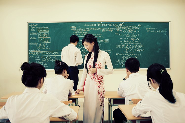 Vải &aacute;o d&agrave;i l&agrave; m&oacute;n qu&agrave; 20/11 thiết thực cho c&ocirc; gi&aacute;o