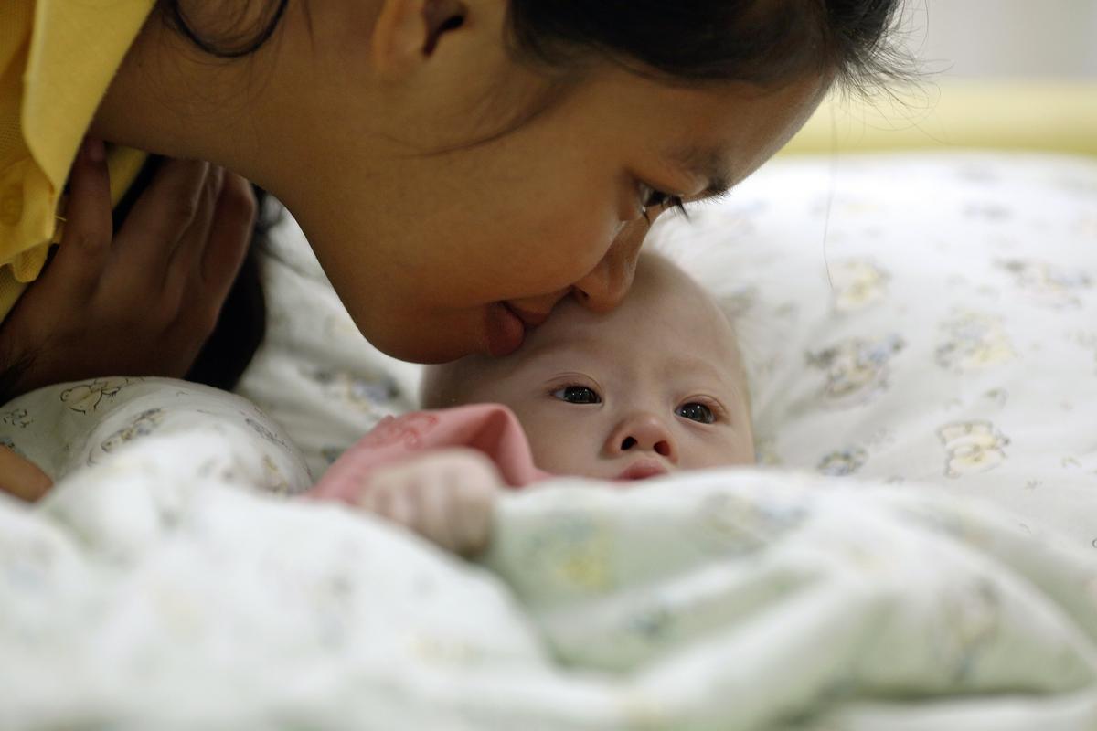 B&eacute; Gammy v&agrave; người mẹ ruột được nhờ đẻ thu&ecirc; ở Th&aacute;i Lan