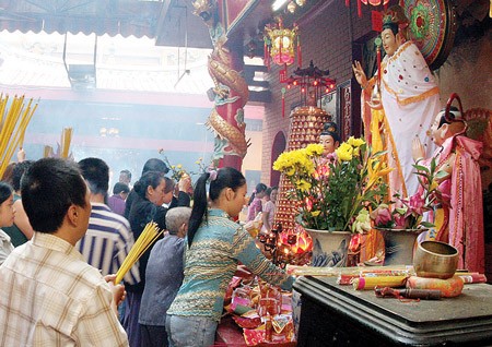 Đi chùa trong tháng c&ocirc; h&ocirc;̀n c&acirc;̀n lưu ý nhi&ecirc;̀u đi&ecirc;̉m đ&ecirc;̉ c&acirc;̀u được những đi&ecirc;̀u may