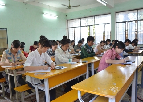 Thí sinh điền đầy đủ thông tin vào bài dự thi đại học 2014