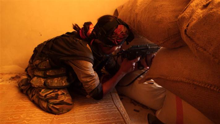 Viyan Peyman, một tay s&uacute;ng bắn tỉa chống lại khủng bố ISIS ở thị trấn Kobani của Syria 
