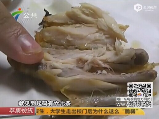 Thịt g&agrave; KFC c&oacute; d&ograve;i