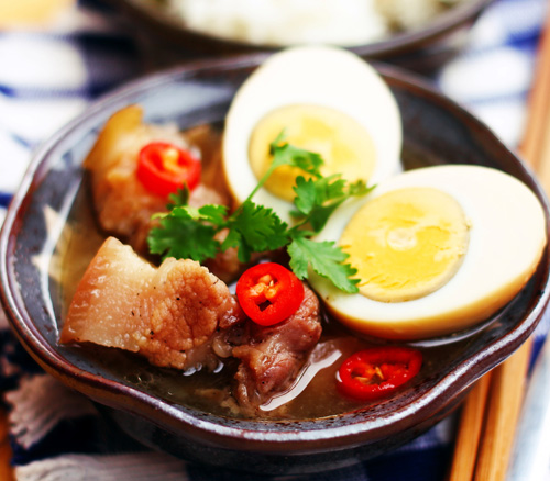 Thịt kho t&agrave;u kiểu miền Nam l&agrave; m&oacute;n ngon ng&agrave;y tết đặc trưng trong bữa cơm gia đ&igrave;nh