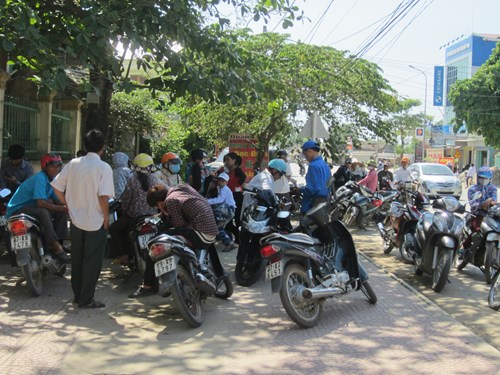 ngày thi đầu tiên diễn ra trong thời tiết khá nắng nóng