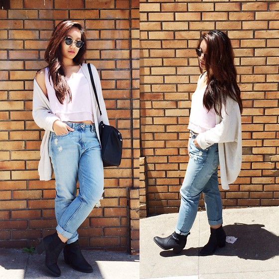 C&aacute;c c&ocirc; n&agrave;ng c&aacute; t&iacute;nh c&oacute; thể lựa chọn thời trang 20/10 l&agrave; quần jeans boyfriend v&agrave; &aacute;o thun