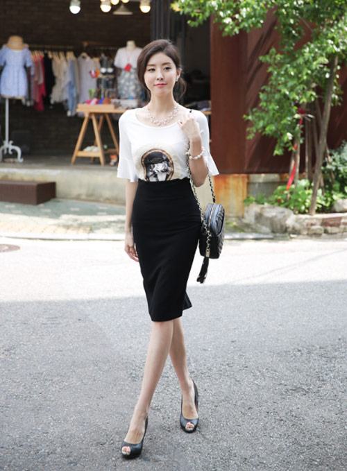 Thời trang h&egrave; tới c&ocirc;ng sở thoải m&aacute;i hơn với &aacute;o ph&ocirc;ng v&agrave; ch&acirc;n v&aacute;y đen