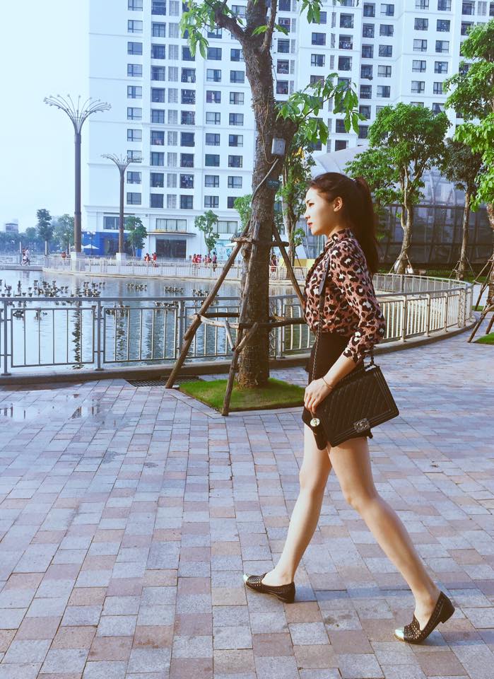 Hoa h&acirc;̣u Kỳ Duy&ecirc;n chọn phong cách thời trang đường ph&ocirc;́ trẻ trung, &acirc;́n tượng