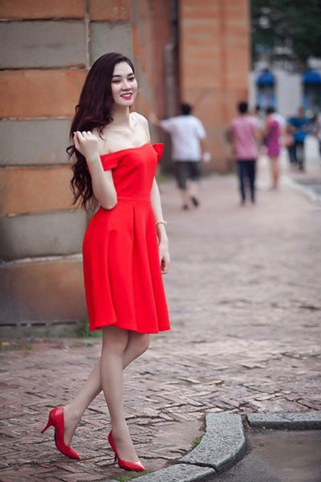 V&aacute;y trễ vai cũng l&agrave; một m&oacute;n đồ được ph&aacute;i đẹp ưu &aacute;i trong thời trang h&egrave; 2015