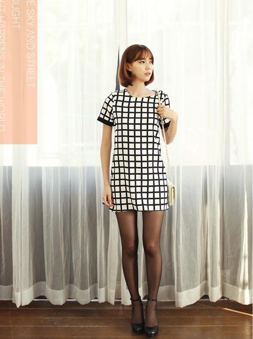 Họa tiết kẻ &ocirc; vu&ocirc;ng cũng l&agrave; một gợi &yacute; cho thời trang h&egrave; 2015