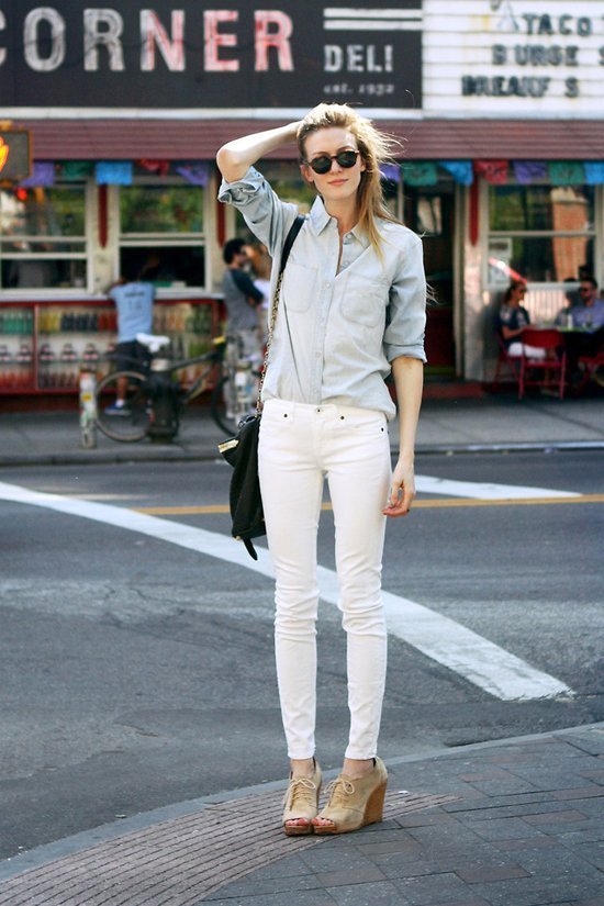 Quần jeans trắng l&agrave; m&oacute;n đồ thời trang h&egrave; giảm nhiệt rất tốt