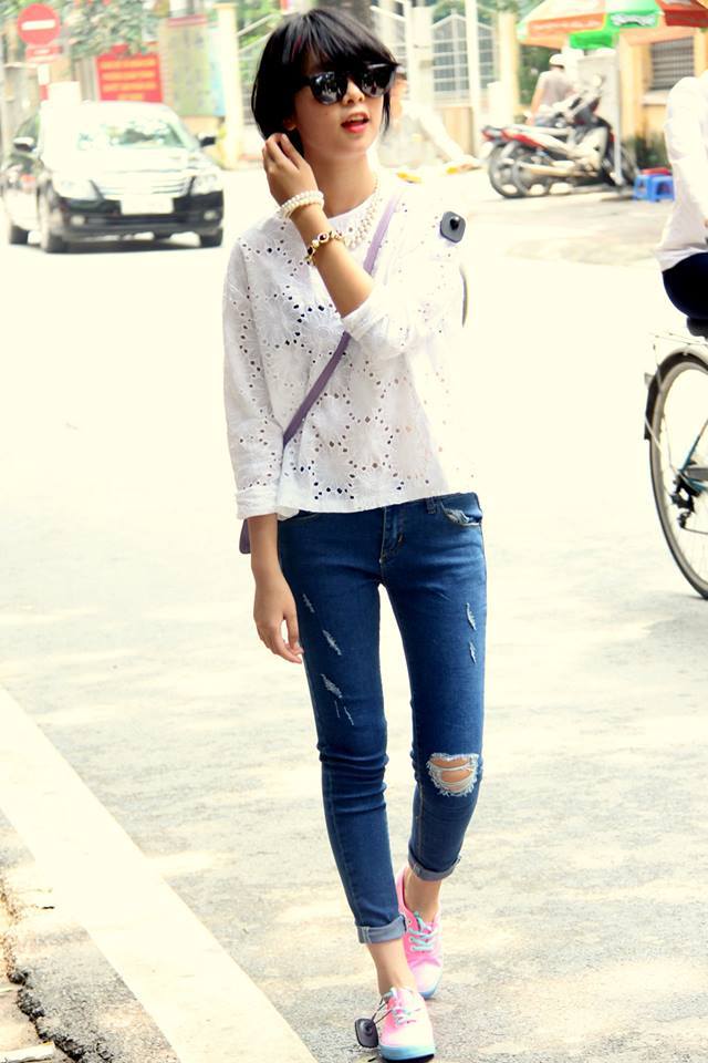 Quần jeans r&aacute;ch trẻ trung, c&aacute; t&iacute;nh đang khiến nhiều c&ocirc; n&agrave;ng m&ecirc; mẩn