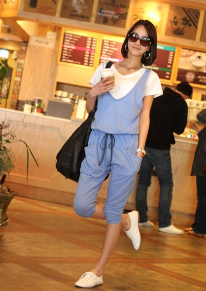 Jumpsuit vẫn chưa bao giờ hạ nhiệt trong thời trang h&egrave;