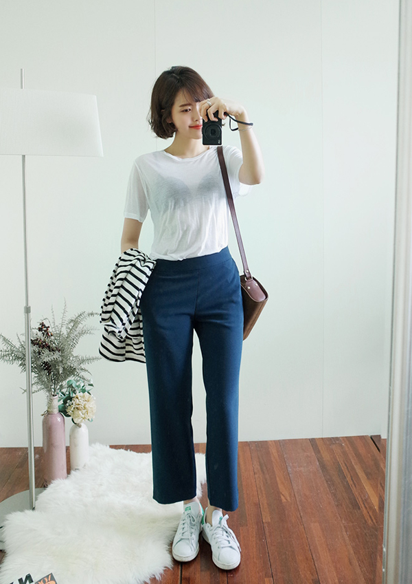 Thời trang h&egrave; vẫn cuốn h&uacute;t với những chiếc &aacute;o ph&ocirc;ng cơ bản