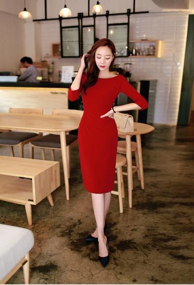 Thời trang thu đ&ocirc;ng năm nay l&ecirc;n ng&ocirc;i mẫu v&aacute;y liền d&agrave;i tay