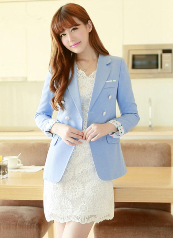 Mix &aacute;o blazer v&agrave; v&aacute;y liền rất ph&ugrave; hợp m&ocirc;i trường c&ocirc;ng sở