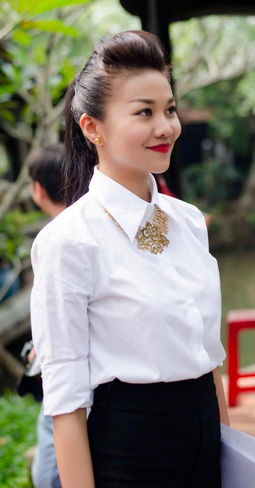 Sơ mi trắng l&agrave; một trong những item thời trang kh&ocirc;ng lỗi mốt. Ảnh minh họa