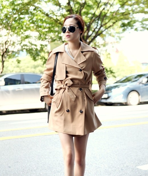 S&agrave;nh điệu v&agrave; qu&yacute; ph&aacute;i với &aacute;o kho&aacute;c Trench Coat. Ảnh minh họa