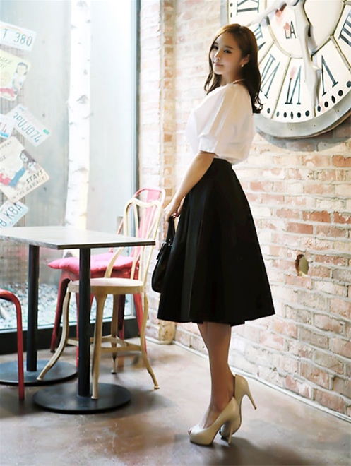 C&aacute;c c&ocirc; n&agrave;ng nữ t&iacute;nh kh&ocirc;ng thể thiếu đ&ocirc;i gi&agrave;y cao g&oacute;t phối c&ugrave;ng v&aacute;y điệu đ&agrave;