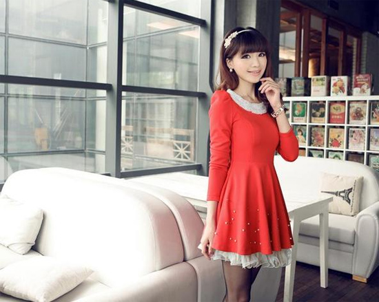 V&aacute;y liền d&aacute;ng x&ograve;e gi&uacute;p c&ocirc; n&agrave;ng nấm l&ugrave;n ăn gian chiều cao v&agrave; nổi bật hơn trong dịp Tết n&agrave;y