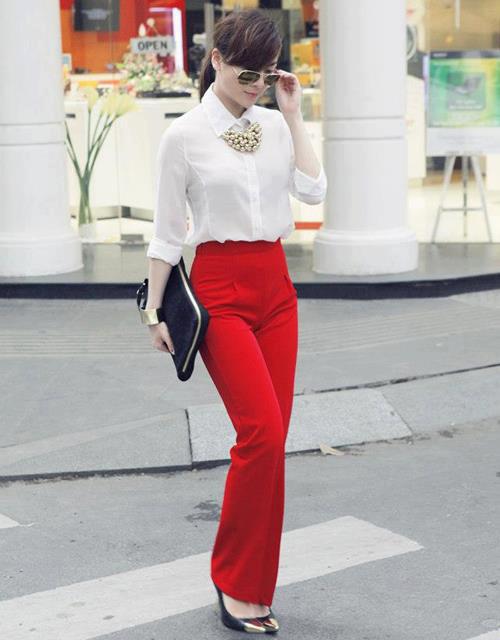 Với đ&ocirc;i ch&acirc;n ngắn th&igrave; kiểu d&aacute;ng d&agrave;nh cho bạn g&aacute;i đ&oacute; l&agrave; quần dạng ống su&ocirc;ng
