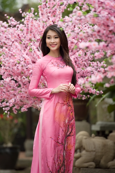 &Aacute;o d&agrave;i hoa c&aacute;ch điệu l&agrave; một lựa chọn th&ocirc;ng minh cho thời trang Tết 2015 ng&agrave;y đầu năm