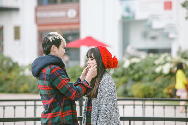 Gợi &yacute; chọn v&aacute;y caro cho bạn g&aacute;i v&agrave; &aacute;o sơ mi caro cho bạn trai l&agrave; một lựa chọn tuyệt vời