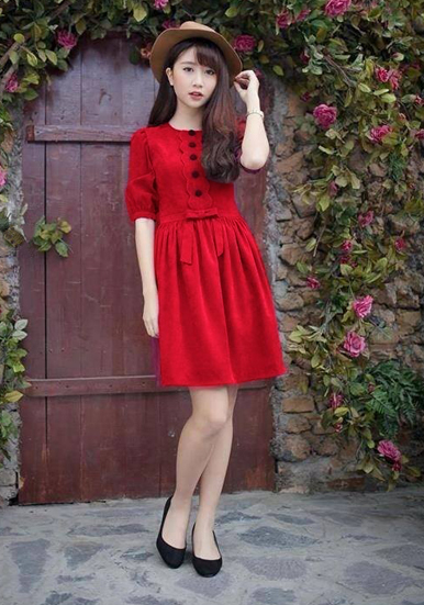 Thời trang Valentine l&agrave; v&aacute;y đầm đỏ thật nổi bật v&agrave; cuốn h&uacute;t