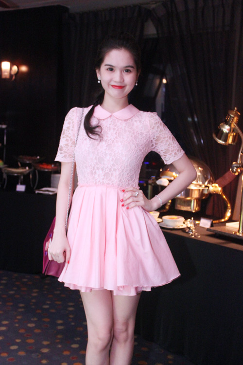 V&aacute;y x&ograve;e ren hồng pastel l&agrave; một gợi &yacute; cho thời trang Valentine trẻ trung v&agrave; nữ t&iacute;nh