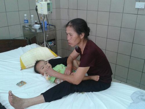 Nhiều trẻ em bị ngộ độc thuốc cam phải nhập viện Nhiều trẻ em bị ngộ độc thuốc cam phải nhập viện
