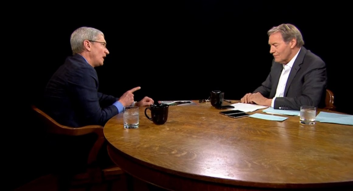 Gi&aacute;m đốc điều h&agrave;nh Tim Cook cảm th&acirc;́y bị xúc phạm khi những c&ocirc;ng ty c&ocirc;ng ngh&ecirc;̣ sử dụng th&ocirc;ng tin cá nh&acirc;n cho mục đích kinh doanh