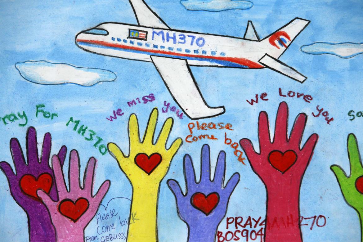 Thế giới cầu nguyện cho những nạn nh&acirc;n c&oacute; mặt tr&ecirc;n m&aacute;y bay mất t&iacute;ch MH370