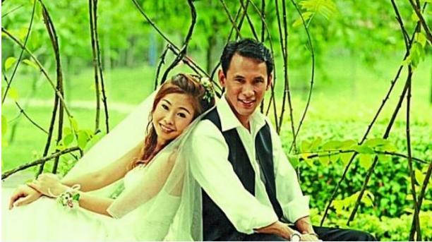 Tan – thành viên phi hành đoàn trên máy bay mất tích MH370 cùng vợ Tan – thành viên phi hành đoàn trên máy bay mất tích MH370 cùng vợ