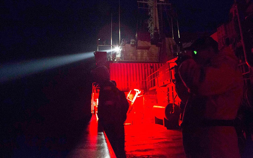 Công tác tìm kiếm máy bay mất tích MH370 diễn ra cả ngày lẫn đêm
