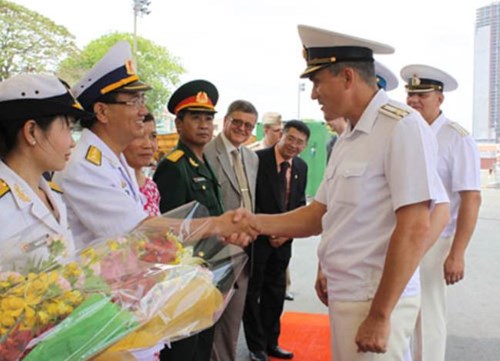 Th&aacute;ng 4 /2012, 3 t&agrave;u chiến Hải qu&acirc;n Nga thăm Việt Nam ở biển Đ&ocirc;ng