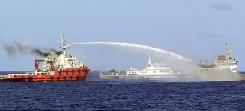 T&igrave;nh h&igrave;nh Biển Đ&ocirc;ng ng&agrave;y 4/11: Trung Quốc khủng bố Việt Nam ở v&ugrave;ng biển chủ quyền của Việt Nam