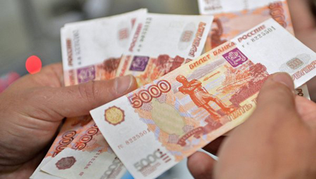 T&igrave;nh h&igrave;nh Ukraine căng thẳng v&agrave; c&aacute;c lệnh trừng phạt của Mỹ, EU khiến tỷ gi&aacute; đồng r&uacute;p Nga chạm đ&aacute;y