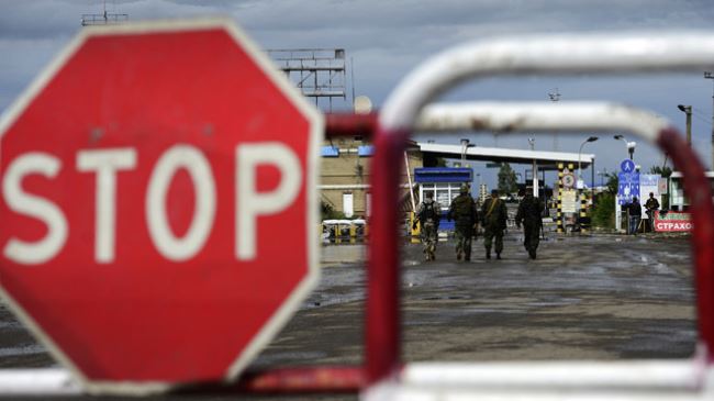 Ukraine &aacute;p dụng ch&iacute;nh s&aacute;ch c&ocirc; lập khu vực Donbass thuộc miền đ&ocirc;ng nước n&agrave;y