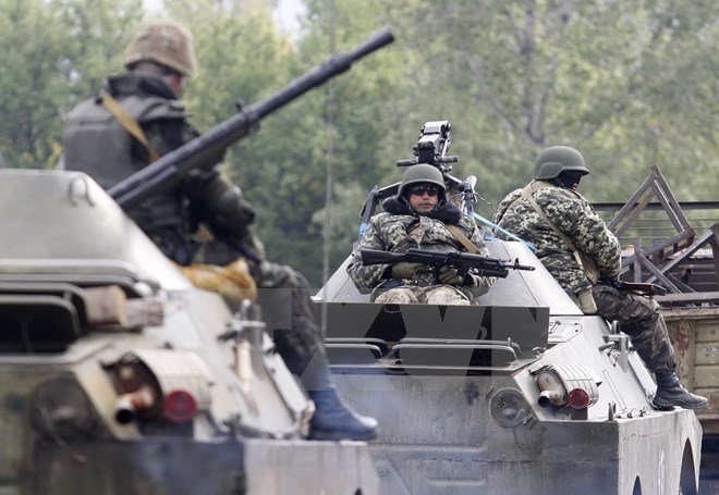 Binh sỹ Ukraine tuần tra tại v&ugrave;ng Donetsk ng&agrave;y 16/9