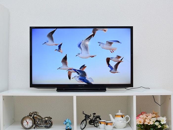 Tivi LED Sony KDL-32R300B có thiết kế hiện đại với màn hình 32 inch giúp tô điểm không gian nội thất Đăng ký và nhận 60K 24 bao lì xì miễn phí mỗi ngày người xem