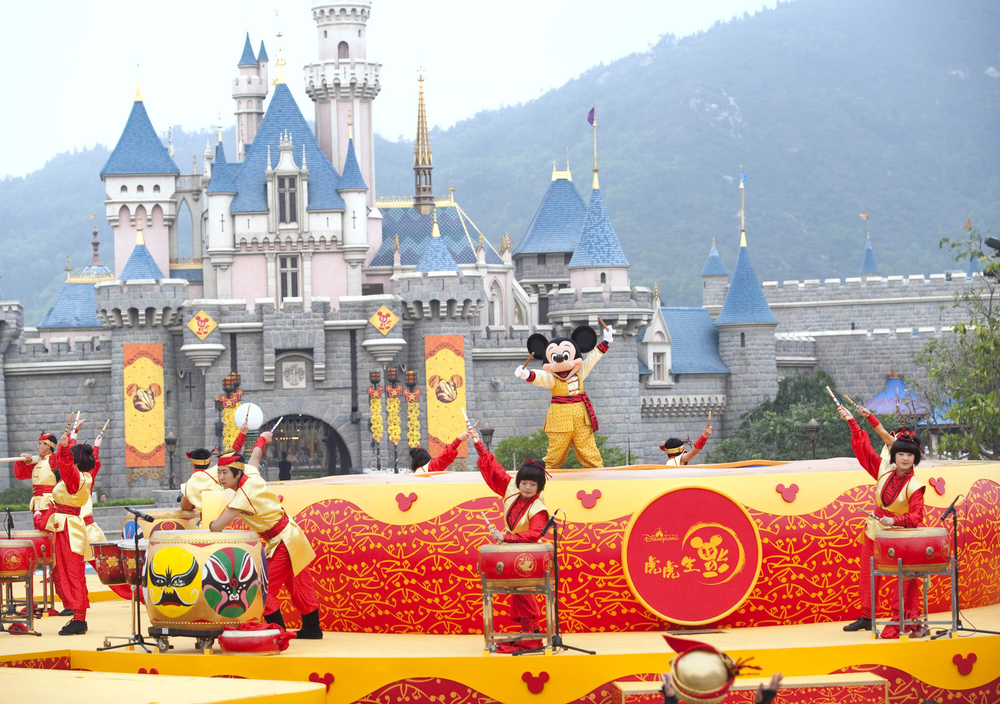 Gia đình có trẻ nhỏ nên chọn tour du lịch Tết Hồng Kông là thích hợp nhất