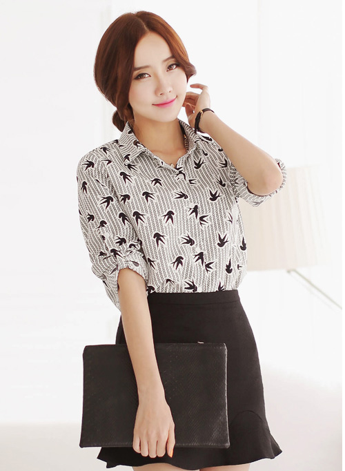 Trang phục họa ti&ecirc;́t mang lại vẻ tươi tắn, trẻ trung cho bạn gái c&ocirc;ng sở
