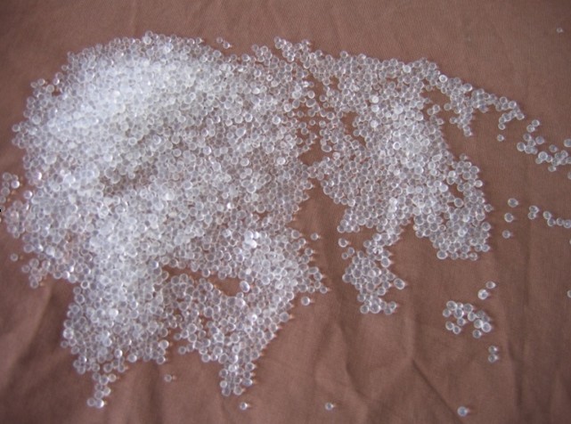Silica gel l&agrave; loại hạt h&uacute;t ẩm kh&ocirc;ng độc tố, kh&ocirc;ng g&acirc;y nguy hiểm cho nguời sử dụng