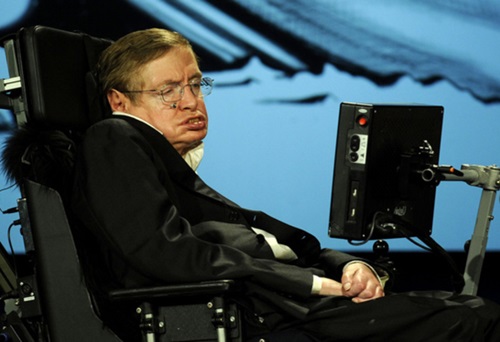 Gi&aacute;o sư Stephen Hawking sử dụng hệ thống hỗ trợ giao tiếp c&oacute; tr&iacute; th&ocirc;ng minh nh&acirc;n tạo