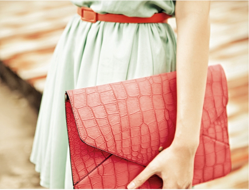 T&uacute;i clutch gọn g&agrave;ng, tiện lợi m&agrave; c&ograve;n rất thời trang