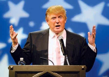 Tỷ ph&uacute; Donald Trump sẽ buộc Apple sản xuất thiết bị tại Mỹ nếu &ocirc;ng đắc cử tổng thống