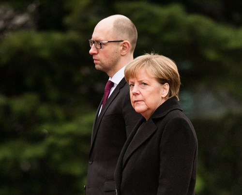 Thủ tướng Ukraine Yatsenyuk v&agrave; Thủ tướng Đức Angela Merkel