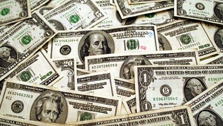 H&agrave;ng triệu đ&ocirc; la Mỹ được chở tới Ukraine