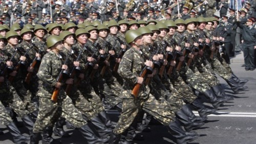 Tổng thống Ukraine lệnh Tổng động vi&ecirc;n 50.000 qu&acirc;n